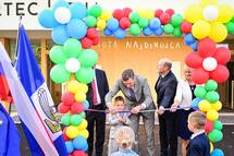 1. 10. 2022, Litija – Predsednik Pahor skupaj z otroki slovesno odprl nov vrtec Najdihojca v Litiji (Jure Makovec/STA)